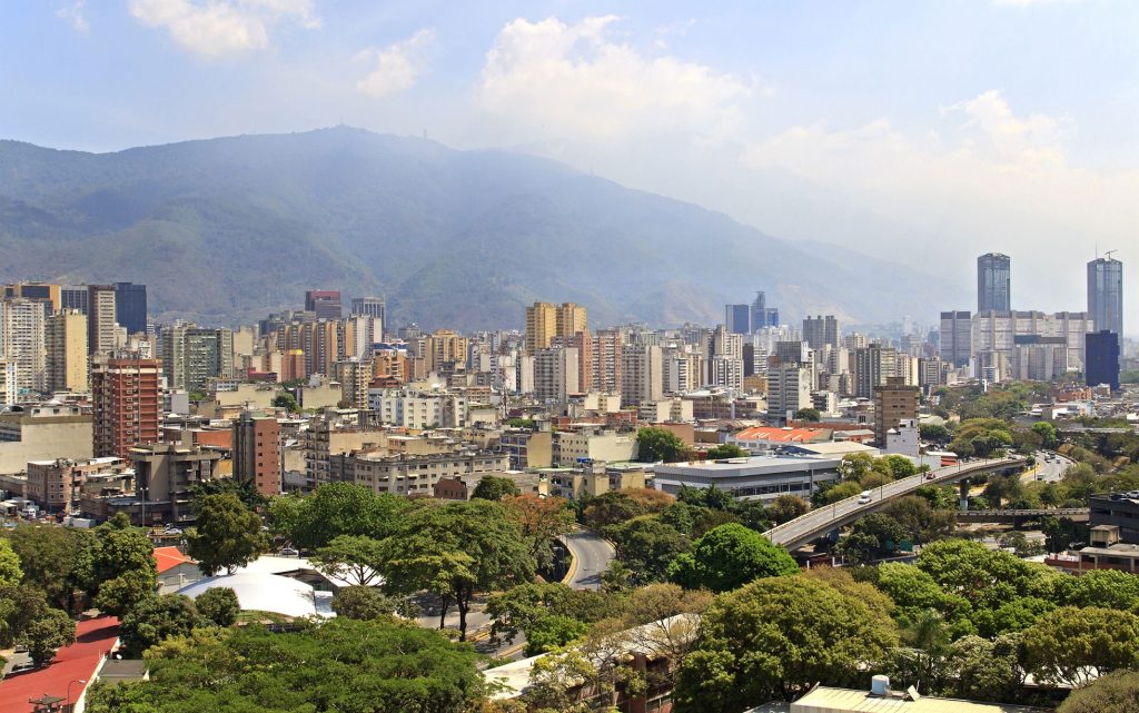 Panorámica de Caracas, proyecto ayudar familias de Caracas, guardianesdelrey.org
